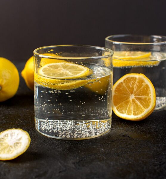 front-closed-up-view-water-with-lemon-fresh-cool-drink-with-sliced-lemons-inside-transparent-glasses_140725-18029